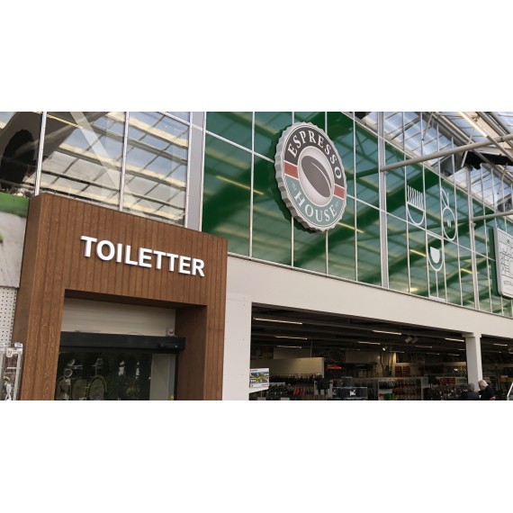 Veggmonterte LED-bokstaver
