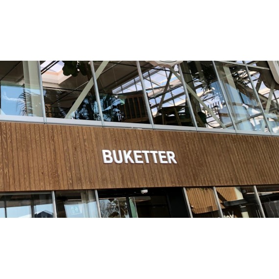 Veggmonterte LED-bokstaver